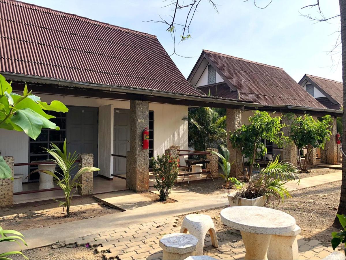 Blue Beach Resort Baanphakrimlay エクステリア 写真