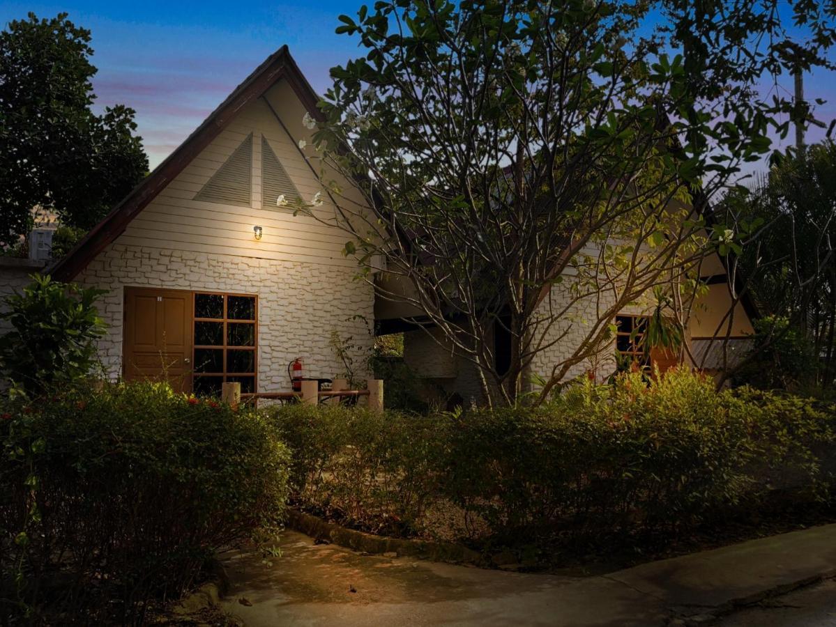 Blue Beach Resort Baanphakrimlay エクステリア 写真