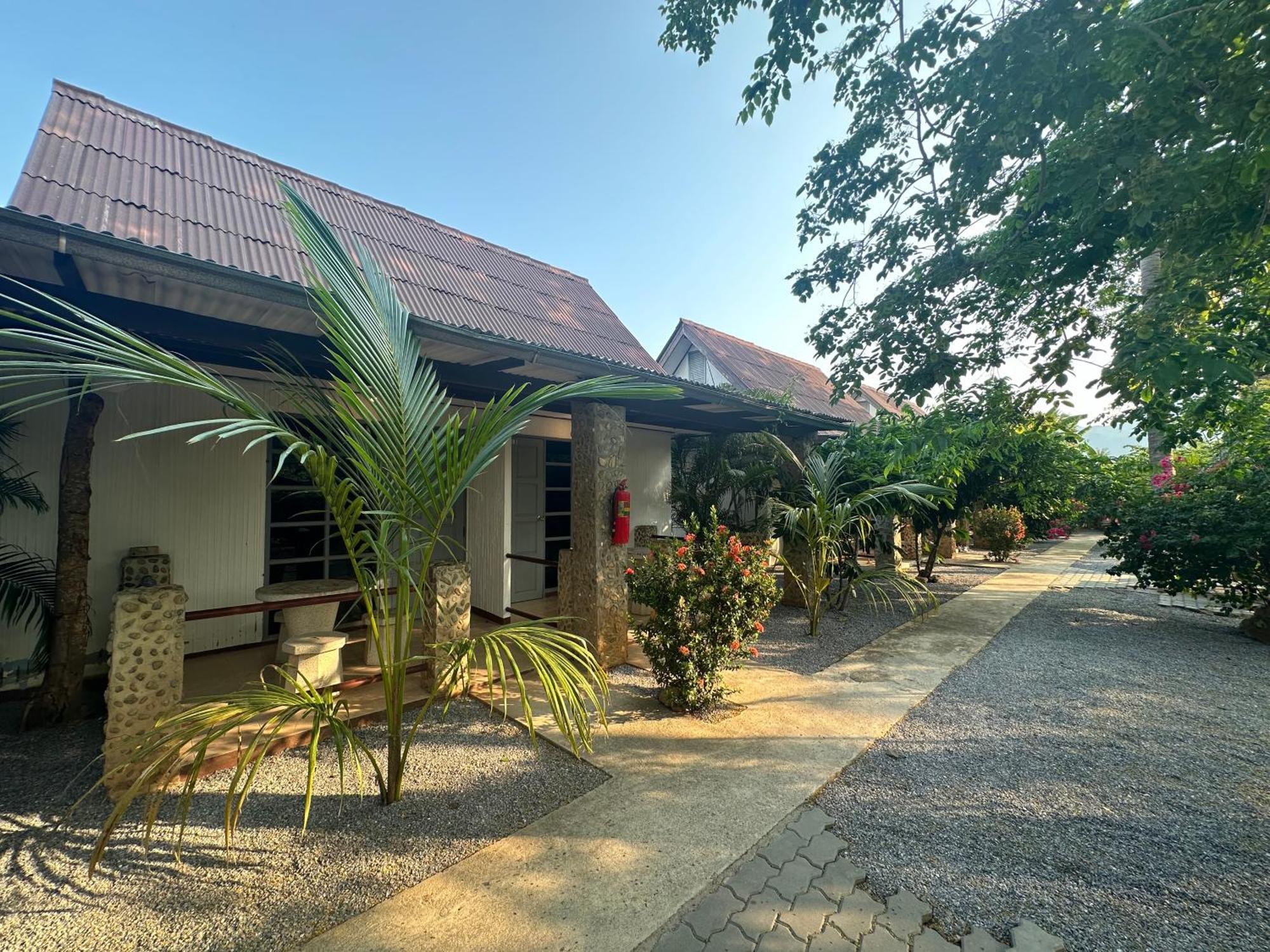 Blue Beach Resort Baanphakrimlay エクステリア 写真