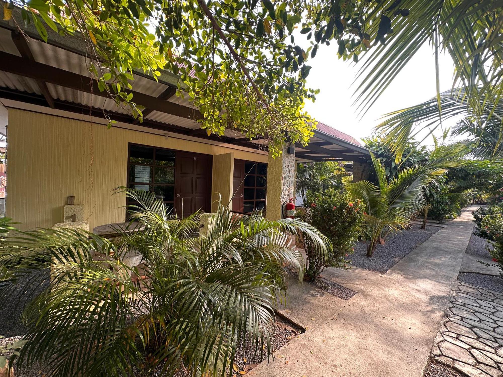 Blue Beach Resort Baanphakrimlay エクステリア 写真